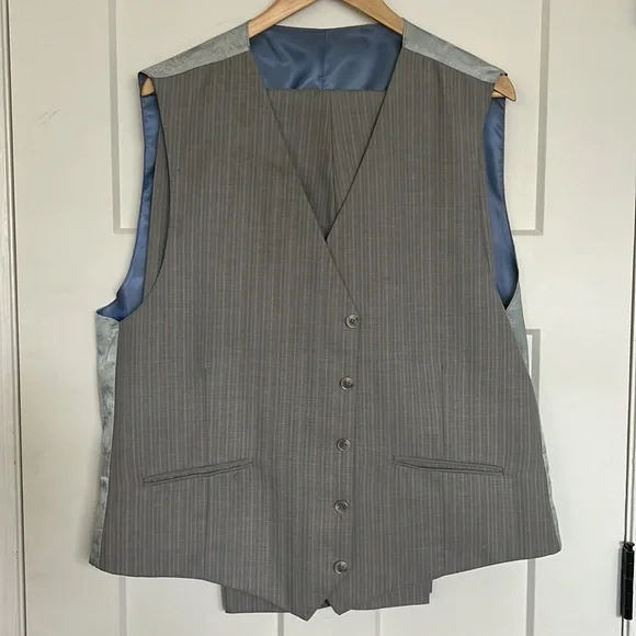 Steve Harvey Striped 3 Piece Grey Suit - Picture 10 of 17